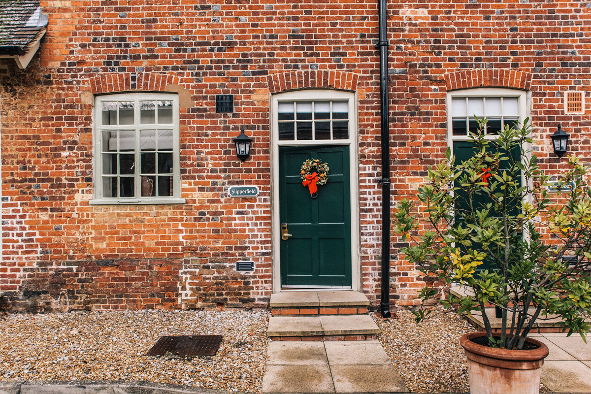 christmas winter wedding photos bridal prep christmas decor venue