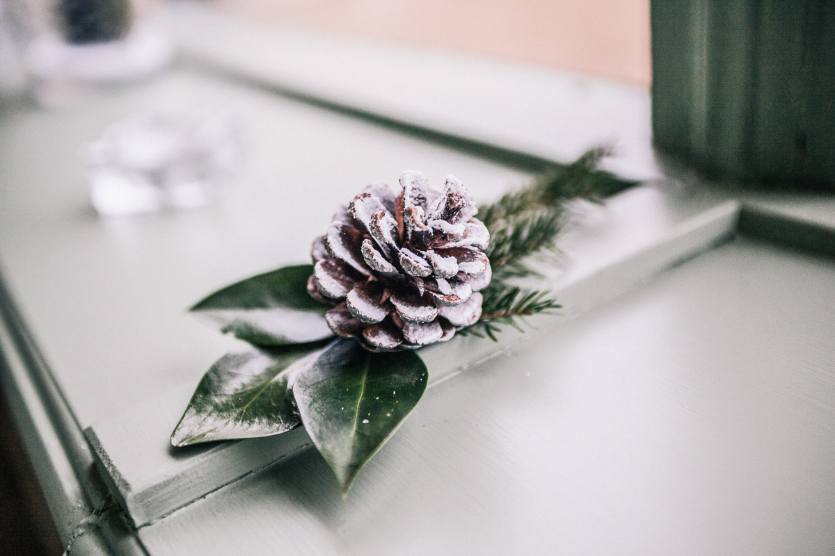 christmas winter wedding snowy pine cone detail wedding decor