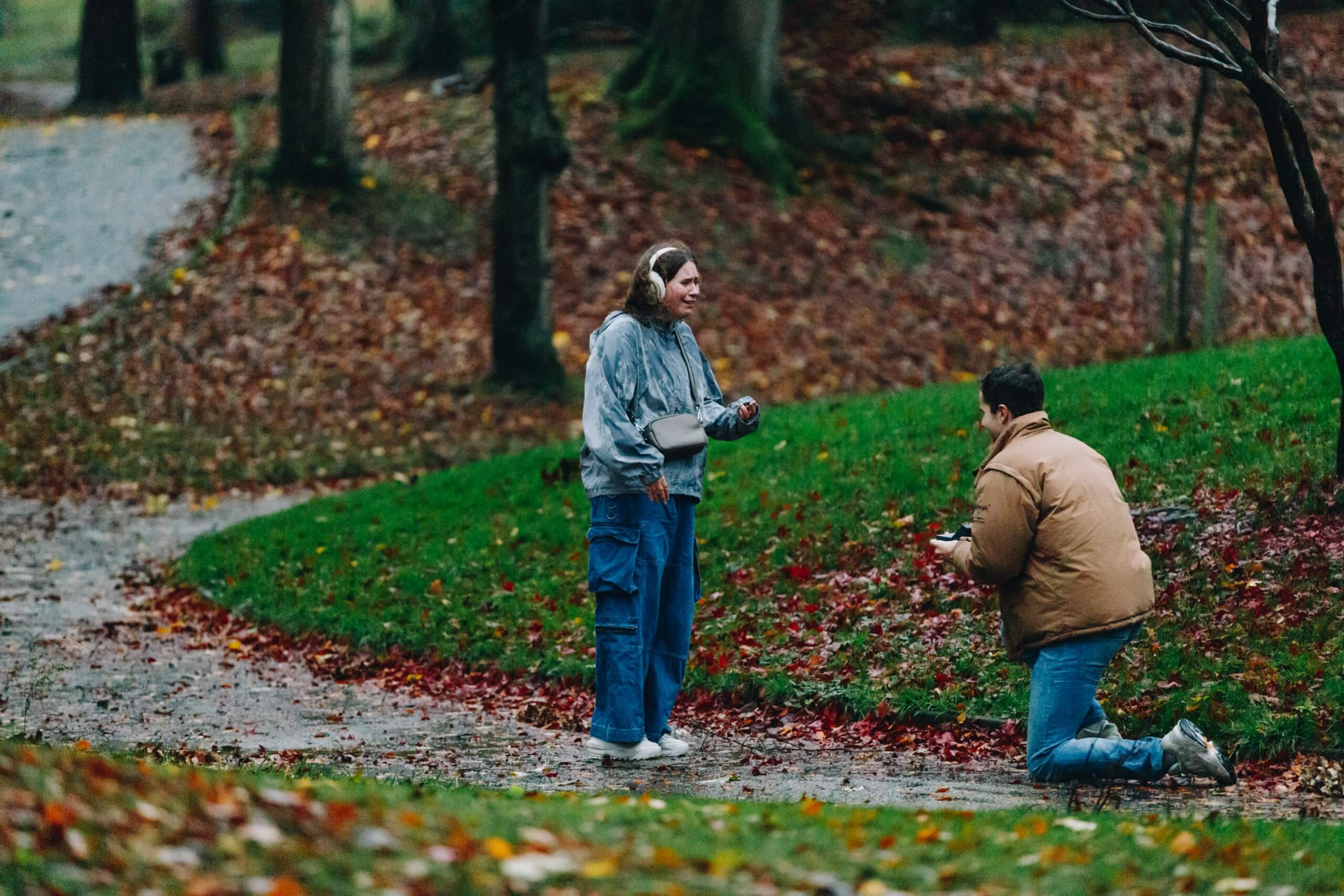 Romantic marriage proposal captured in Manchester