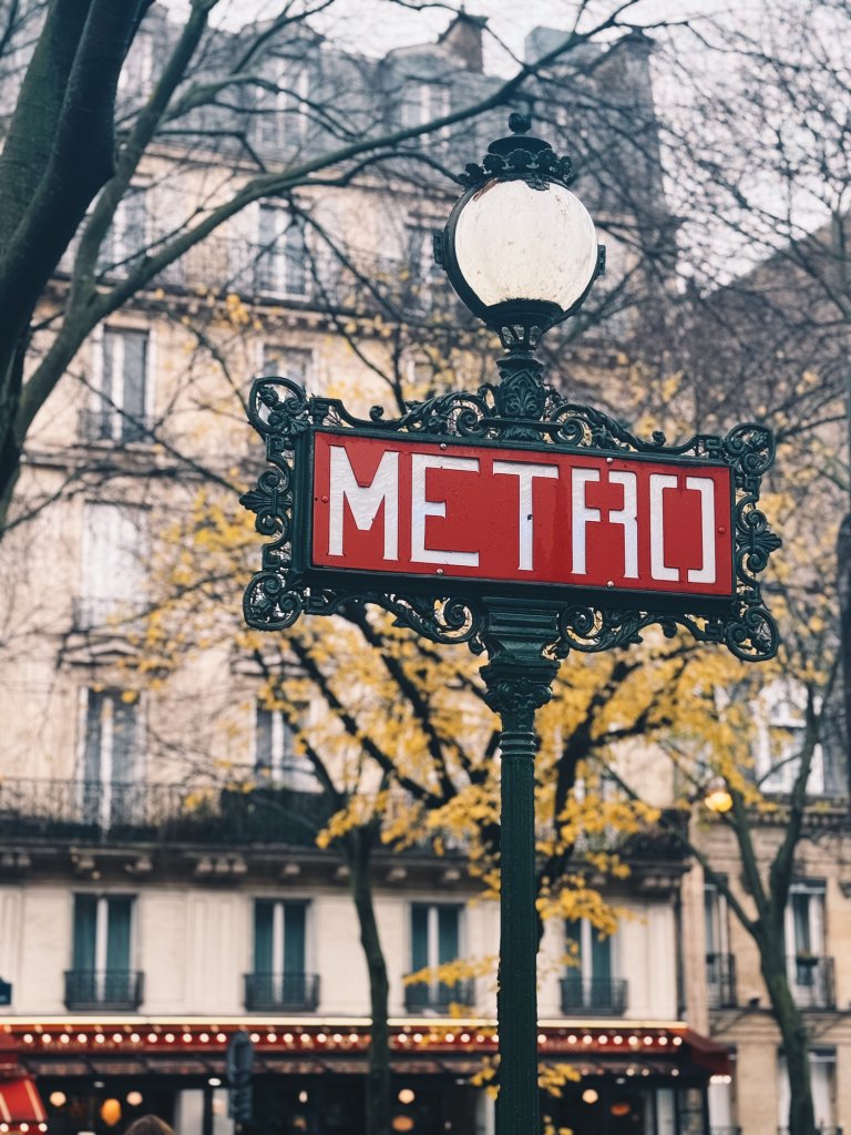 paris metro sign