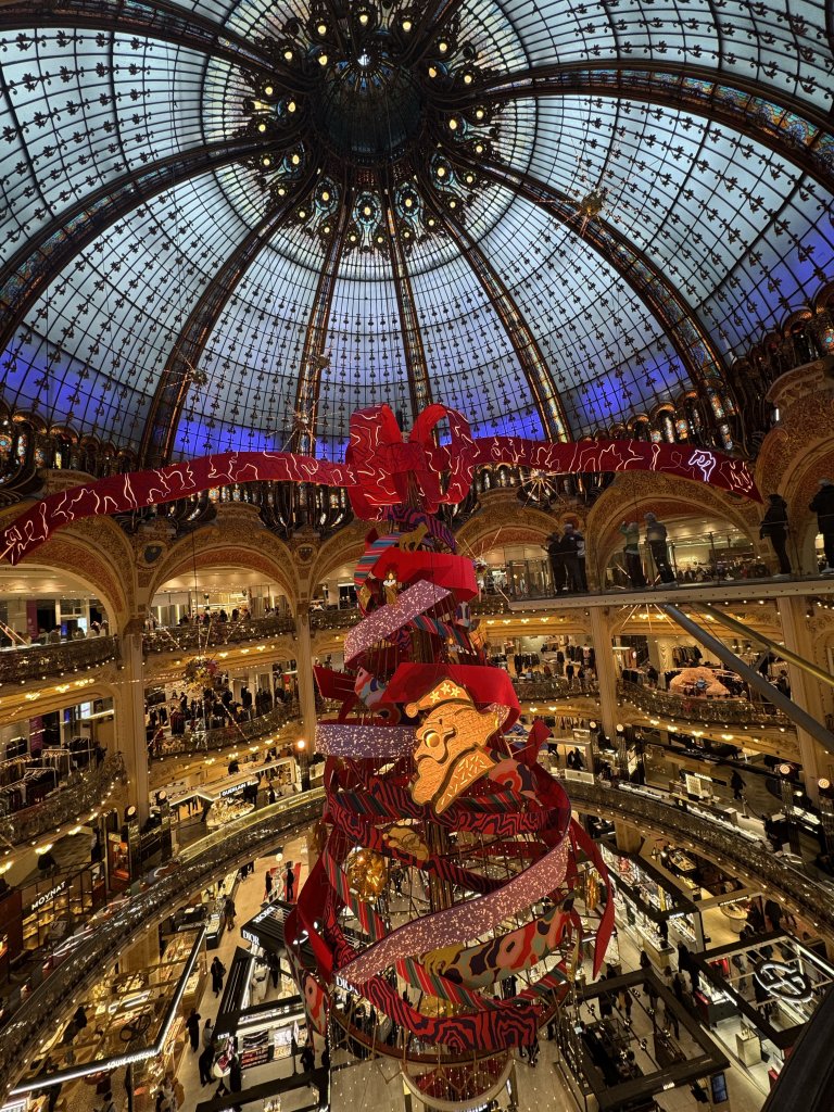 galerie afayette paris christmas