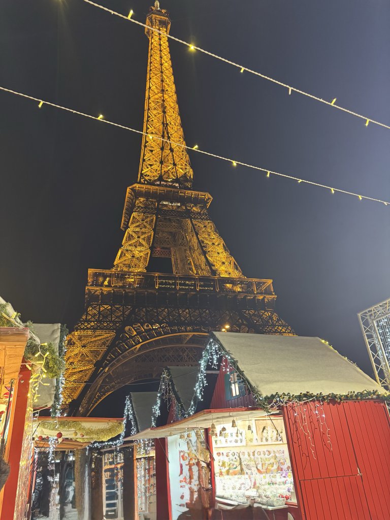 christmas markets by eiffel tower